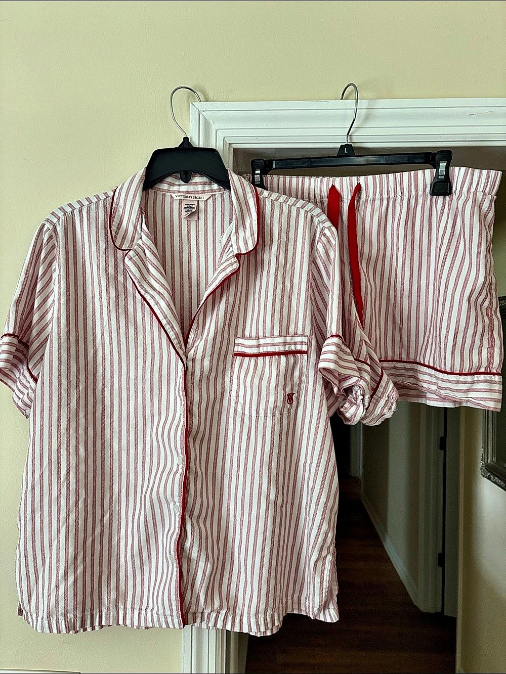 Victoria's Secret Signature Short Pajama Set White & Red